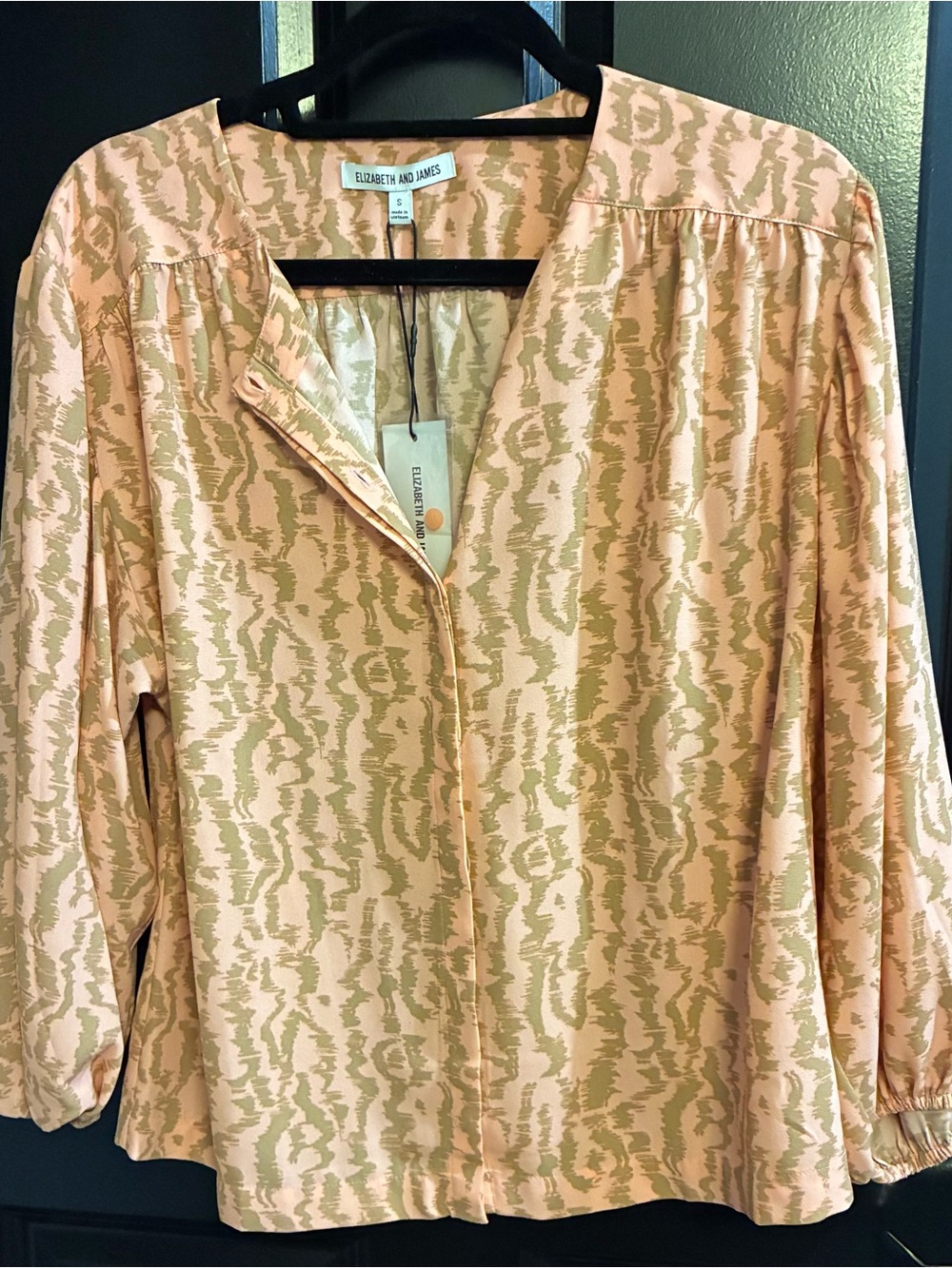 Brand New Elizabeth and James Peach-Print Button Front Blouse. SZ Small